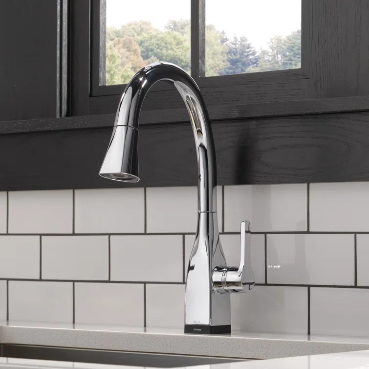 Mateo Pull Down Touch Single Handle Kitchen Faucet with MagnaTite® Docking and Touch2O® Technology