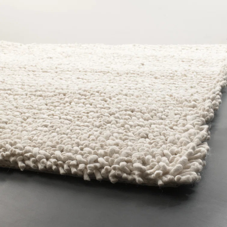 Ivory Elegance 5' x 7' Hand-Woven Wool & Viscose Shag Rug