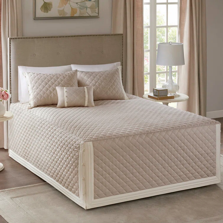 Breanna Cotton Modern & Contemporary 4 Piece Quilt Set