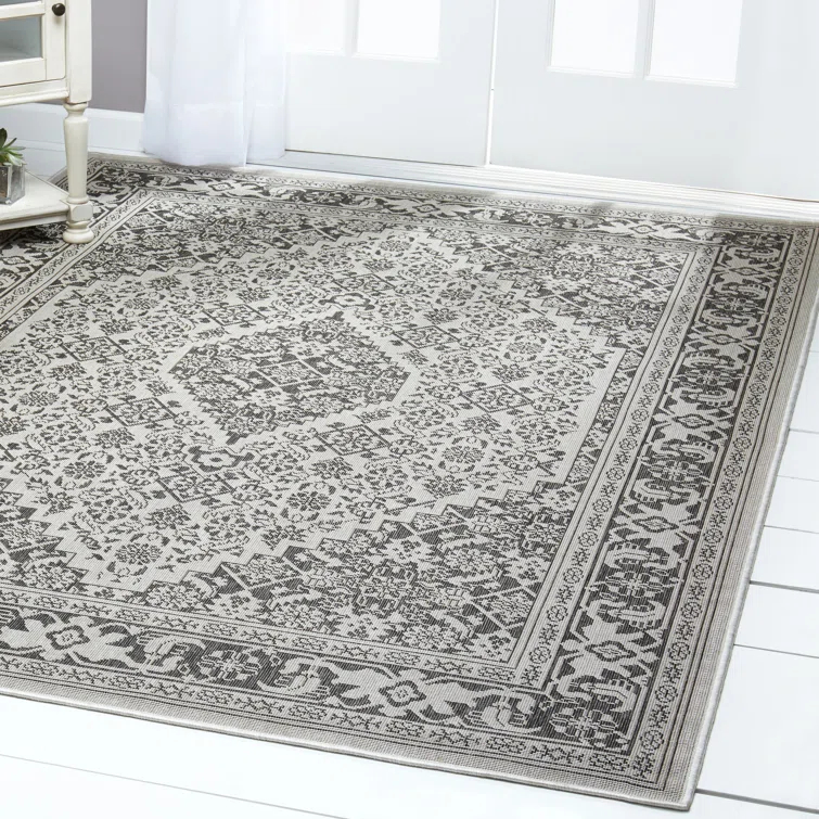 Nicole Miller New York Patio Country Dahlia Medallion Indoor/Outdoor Area Rug Grey/Black