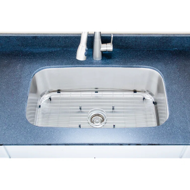 Craftsmen Series 31.5'' L Undermount Single Bowl Stainless Steel Kitchen Sink