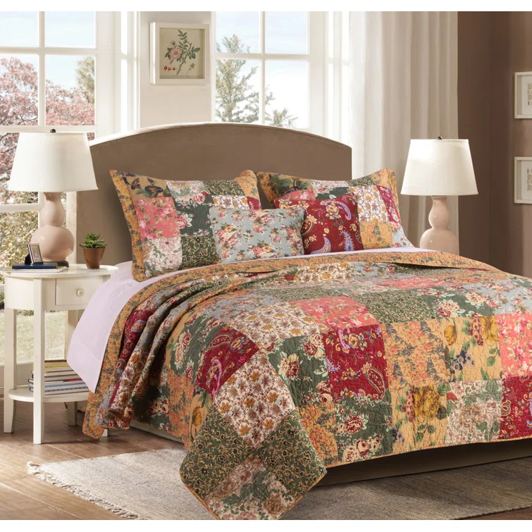 Antique Chic 100% Cotton Patchwork Reversible Quilt Set with Throw Pillows