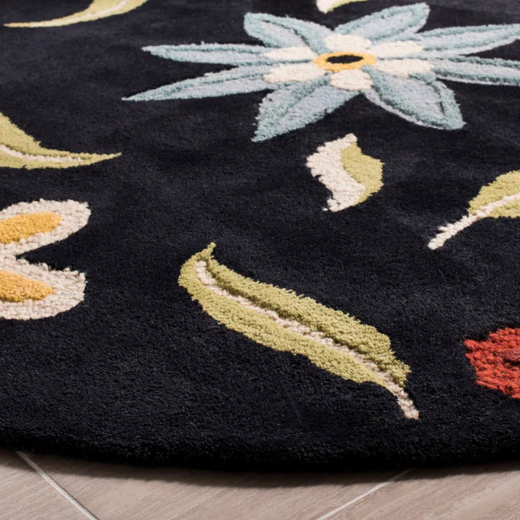 Emrick Hand Hooked Wool Floral Rug