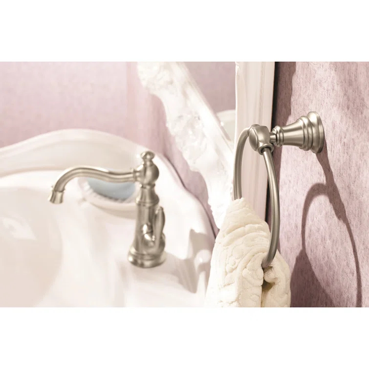Weymouth Single Hole Bathroom Faucet With Drain Assembly