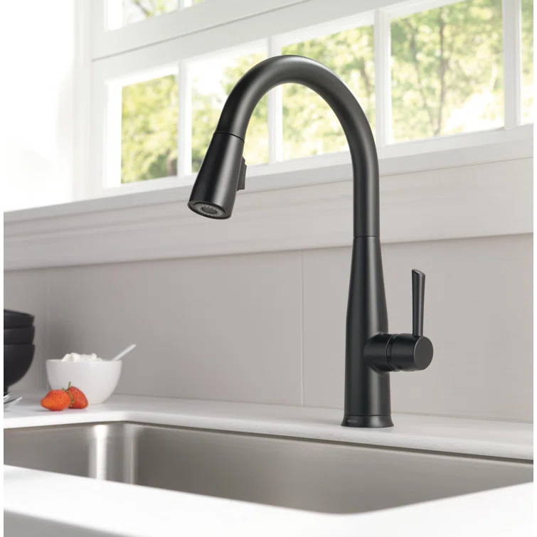 Essa Pull Down Single Handle Kitchen Faucet with MagnaTite Docking and Touch2O Technology