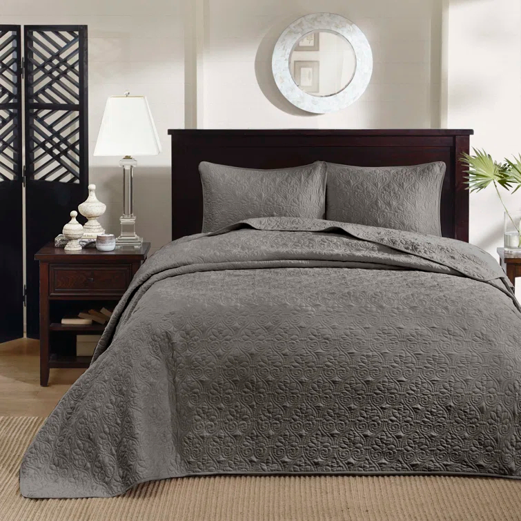 Quebec Reversible Bedspread Set