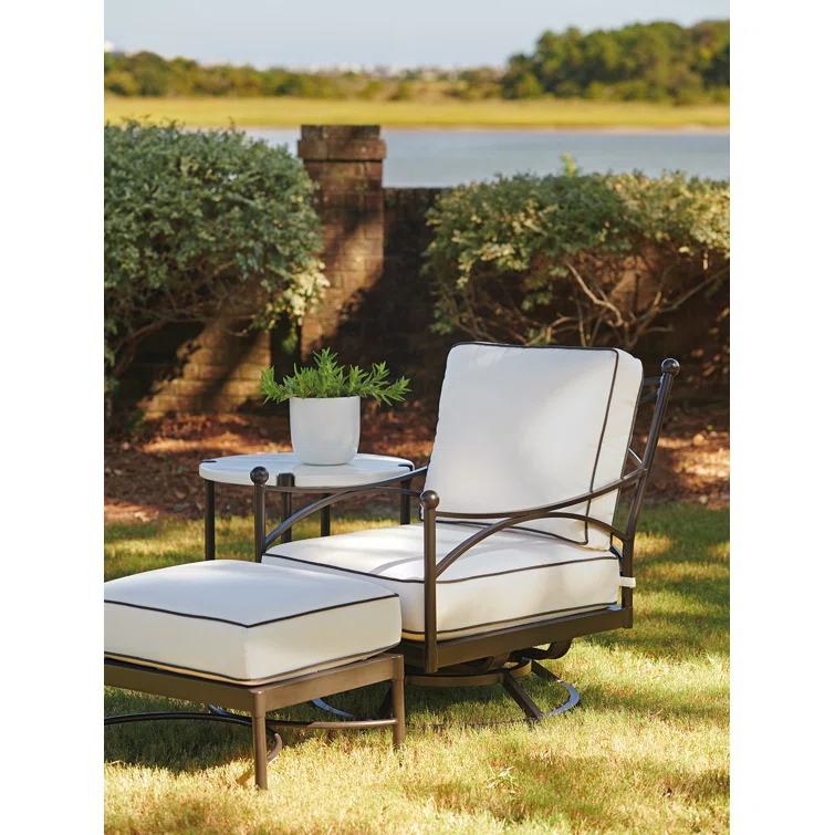 Pavlova Swivel Lounge Chair