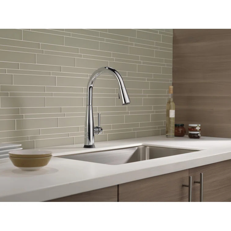 Essa Pull Down Single Handle Kitchen Faucet with MagnaTite Docking and Touch2O Technology