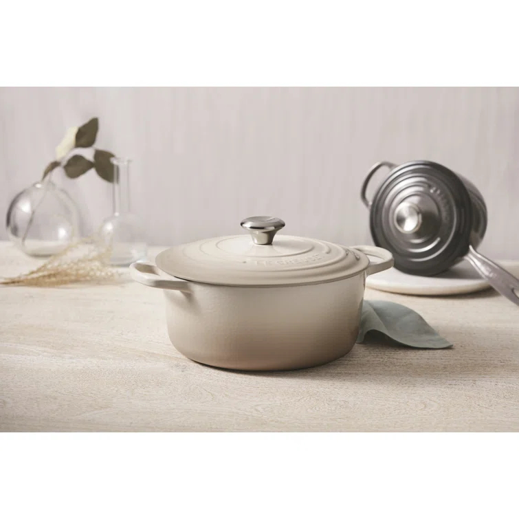Le Creuset Signature Enameled Cast Iron Round Dutch Oven with Lid
