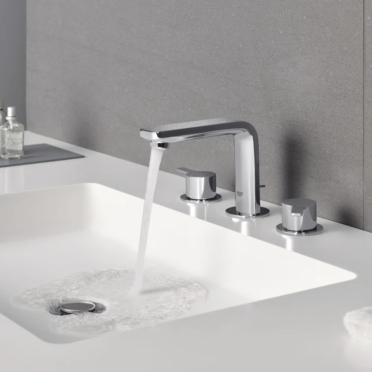 Lineare™ Widespread Bathroom Faucet with Drain Assembly