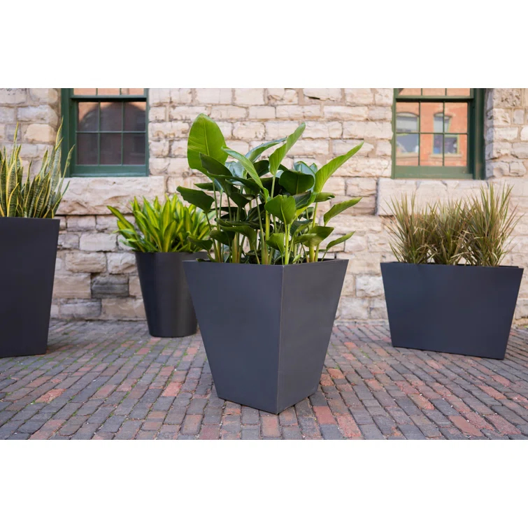 Pro Series Linear Thirty Planter