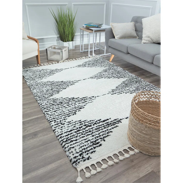 Qi Mason Shag Tribal Heath White Area Rug