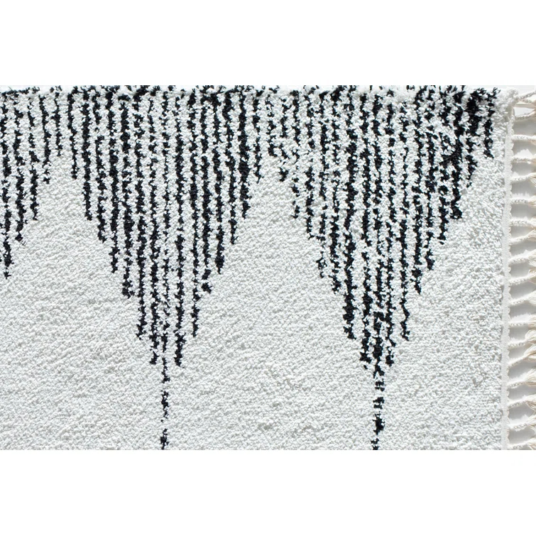 Qi Mason Shag Tribal Heath White Area Rug