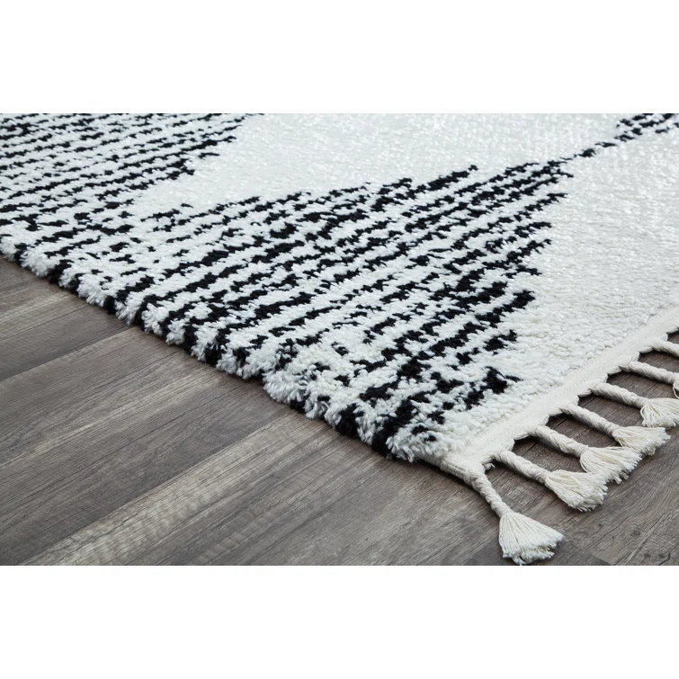 Qi Mason Shag Tribal Heath White Area Rug