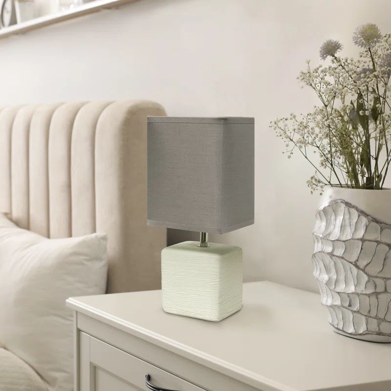 Eagarville Table Lamp