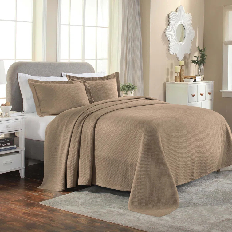 Superior Superior Solitaire Waffled Matelassé Bedspread Set with Shams