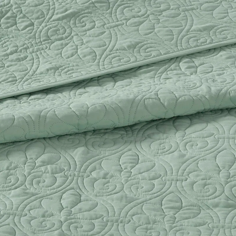 Madison Park Quebec Reversible Quilt Set