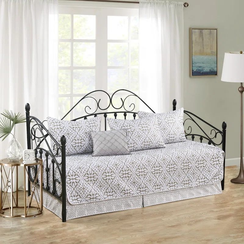 Home Soft Things Bellamy Quilted Quilt Set