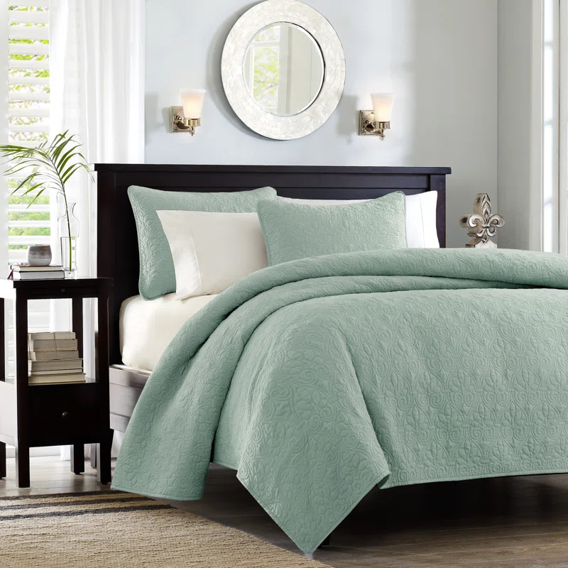 Madison Park Quebec Reversible Quilt Set