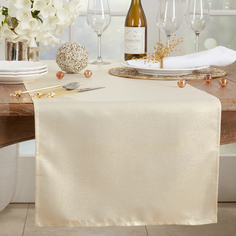 Saro Runner_Table Runner With Shimmering Design