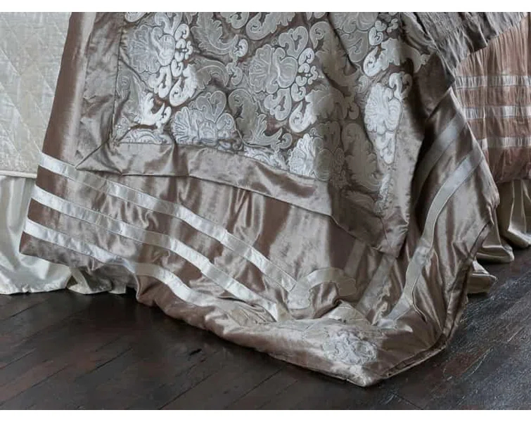 Lili Alessandra Angie Traditional Velvet Duvet Cover