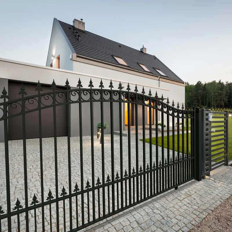 ALEKO Prague Black Metal Gate