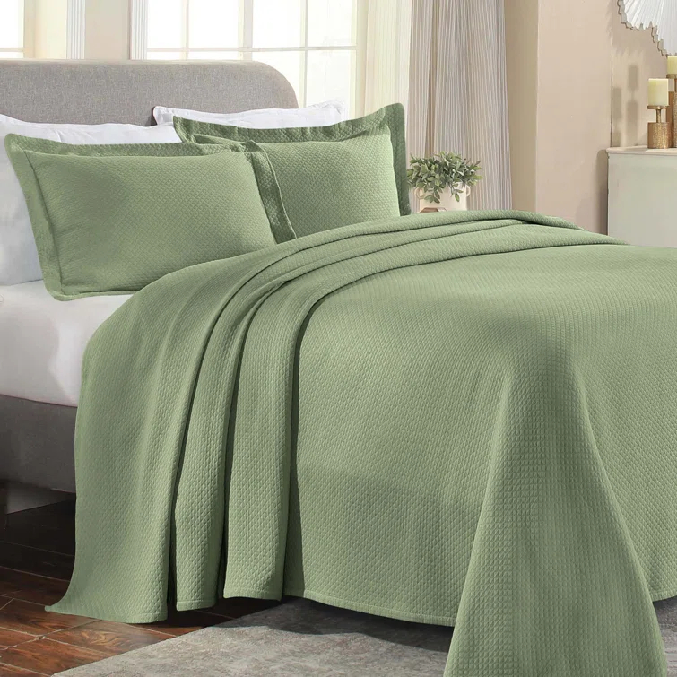 Superior Superior Solitaire Waffled Matelassé Bedspread Set with Shams