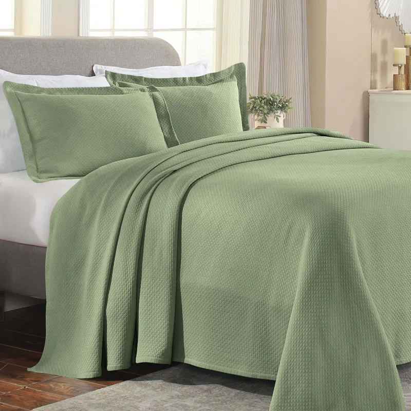 Superior Superior Solitaire Waffled Matelassé Bedspread Set with Shams