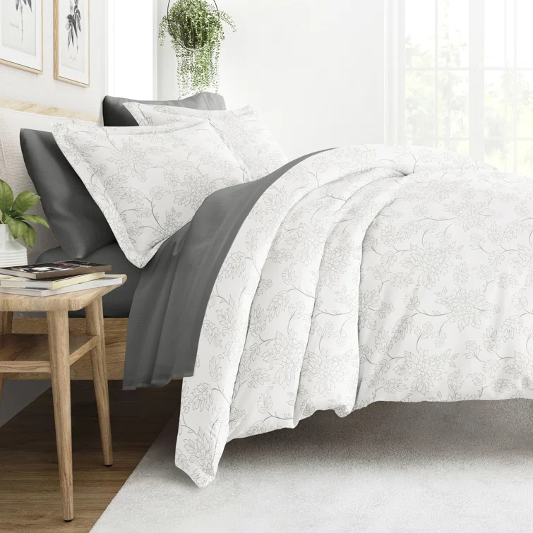 IEnjoy Home 8-Piece Reversible Bedding Bundle - Patterned Duvet Cover, Comforter Insert and Solid Sheet Set