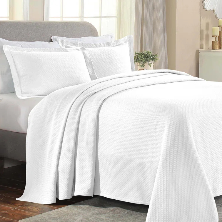 Superior Superior Solitaire Waffled Matelassé Bedspread Set with Shams