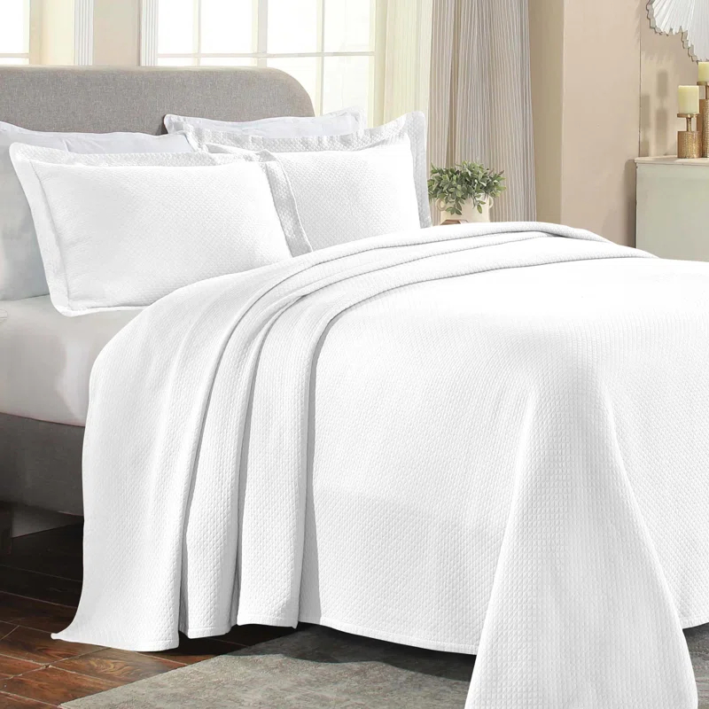 Superior Superior Solitaire Waffled Matelassé Bedspread Set with Shams