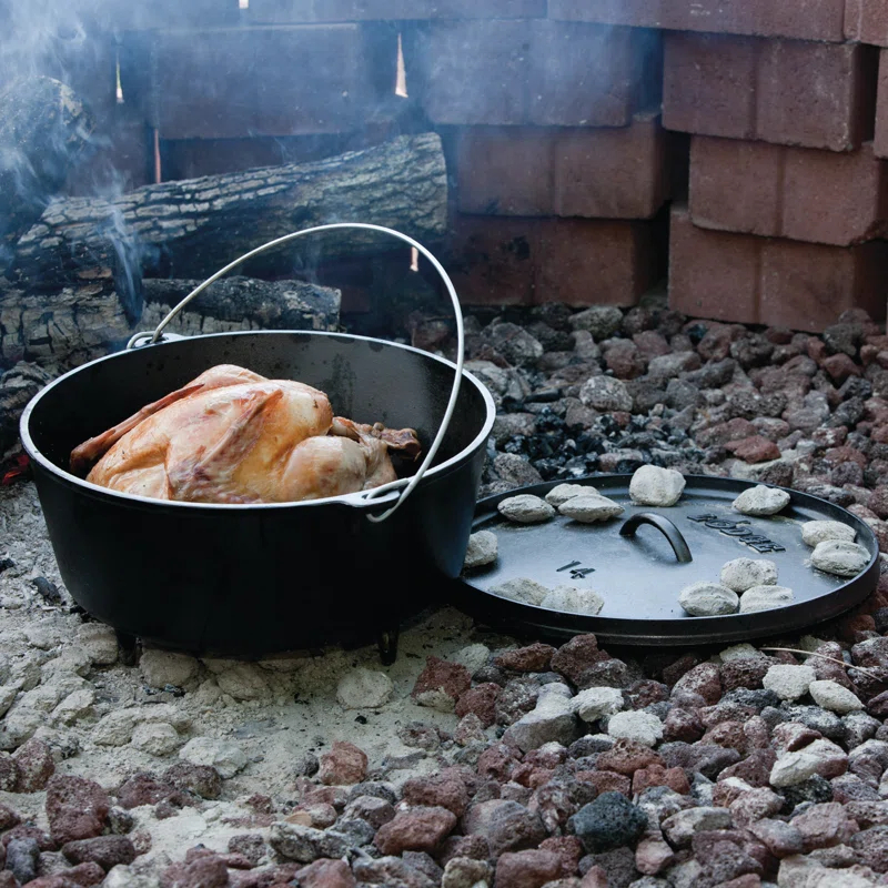 Lodge Lodge Cast Iron Camp Dutch Oven