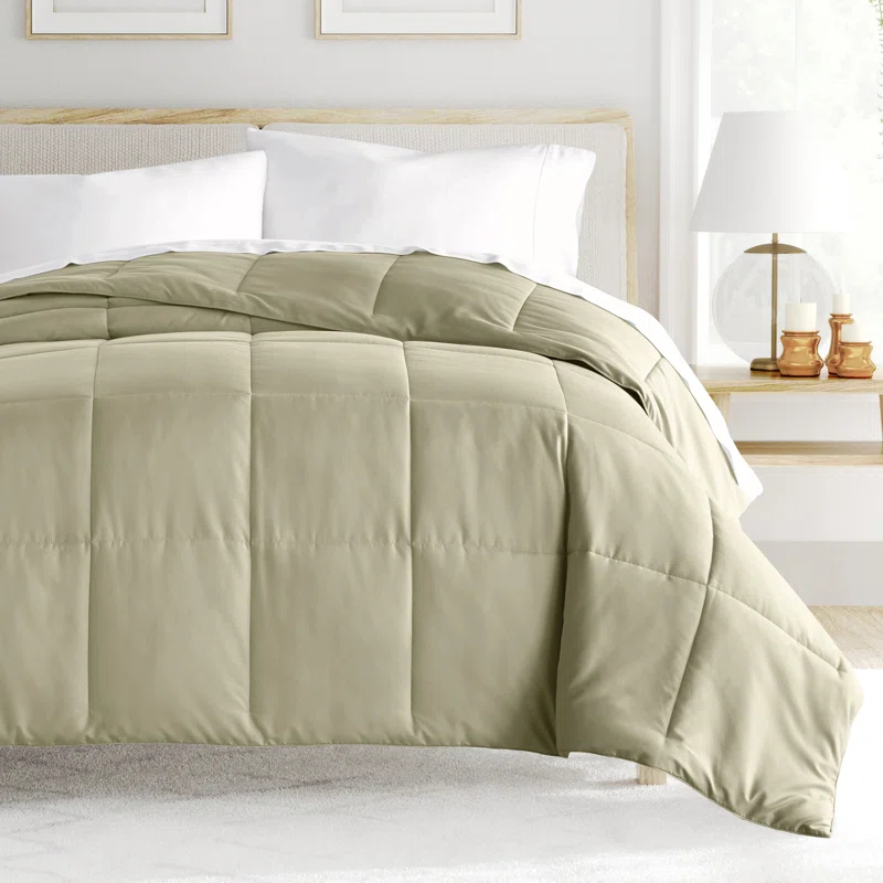 Becky Cameron Becky Cameron Lightweight All Season Down Alternative Comforter
