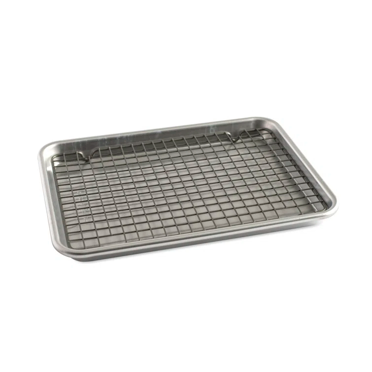 Nordic Ware Nordic Ware Naturals® Quarter Sheet with Oven-Safe Nonstick Grid