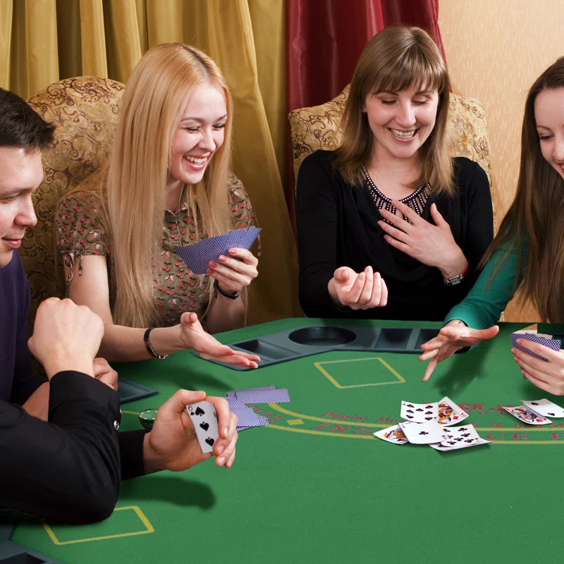 Soozier Soozier 47.25'' 8 - Player Foldable Poker Table