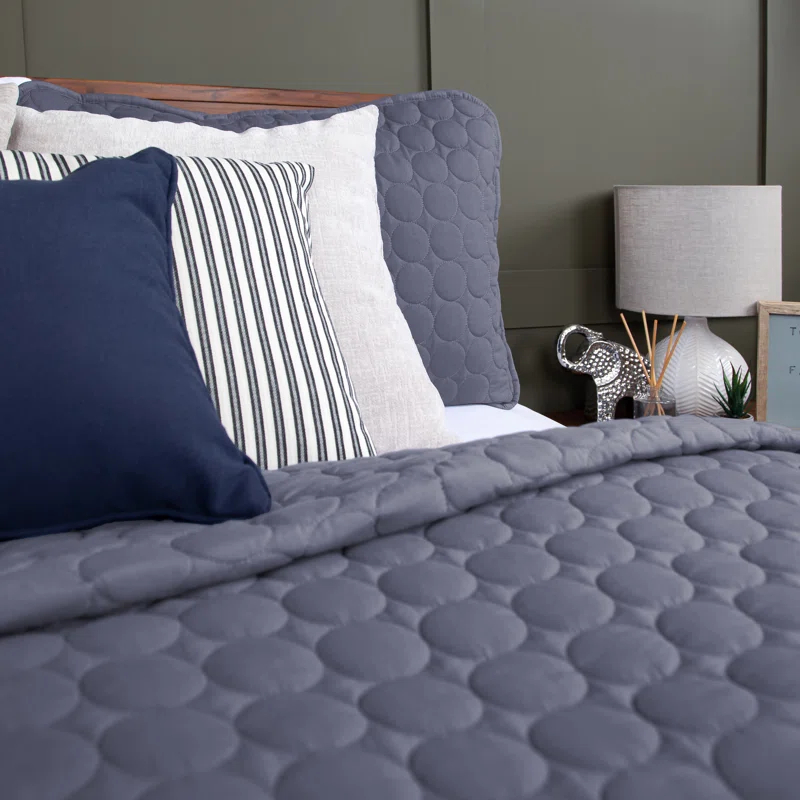 SouthShore Fine Linens Southshore Fine Linens Lightweight Oversized Reversible Quilt Set with shams
