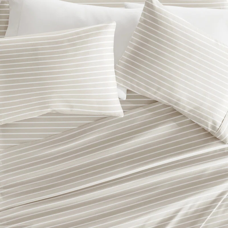 IEnjoy Home 4 Piece Delicate Details Pattern Sheet Set