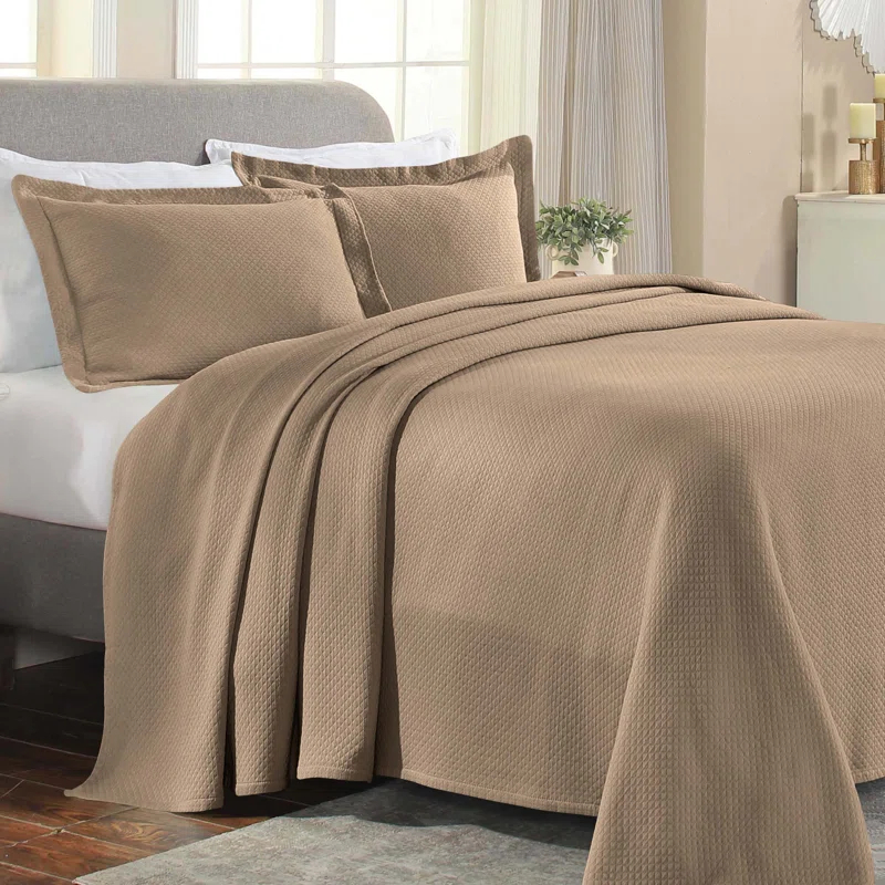 Superior Superior Solitaire Waffled Matelassé Bedspread Set with Shams