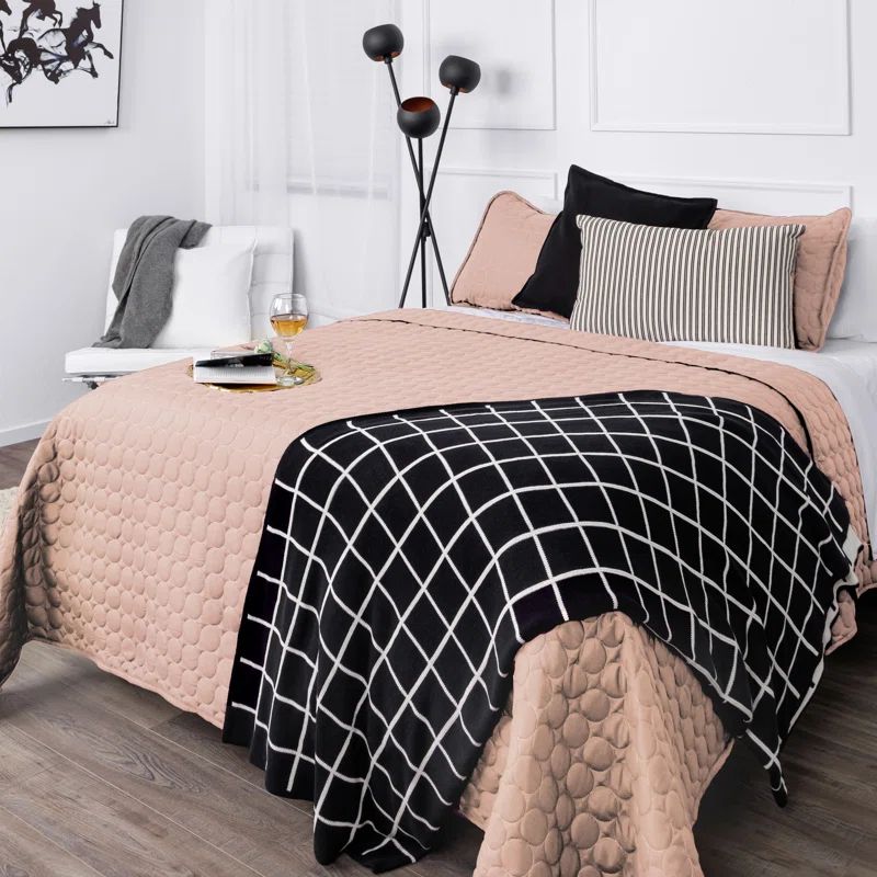 SouthShore Fine Linens Southshore Fine Linens Lightweight Oversized Reversible Quilt Set with shams