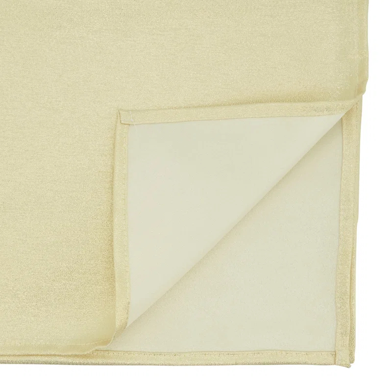 Saro Runner_Table Runner With Shimmering Design