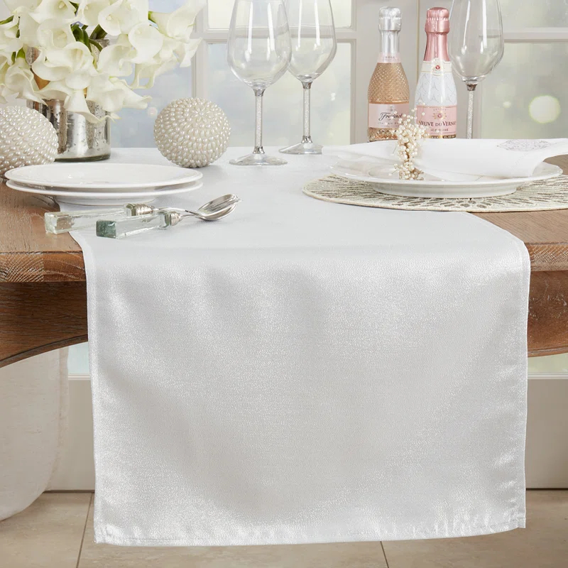 Saro Runner_Table Runner With Shimmering Design