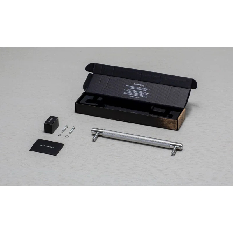Buster + Punch Pull Bar / Cross / Medium