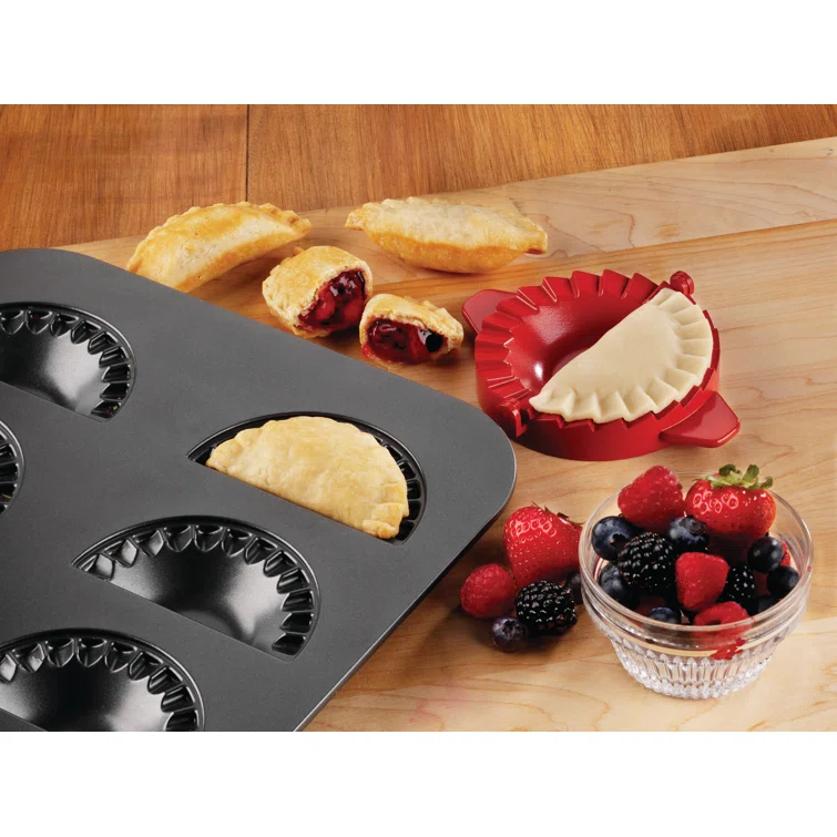 Chicago Metallic Chicago Metallic Professional Mini-Hand-Pie Pan with Cut-and-Press Tool