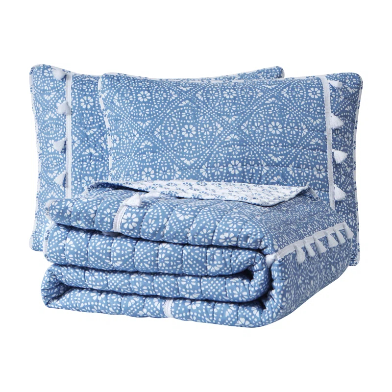 DESIGN STUDIO Pasadena Medallion All-Season Soft Microfiber Quilt Set with Tassels