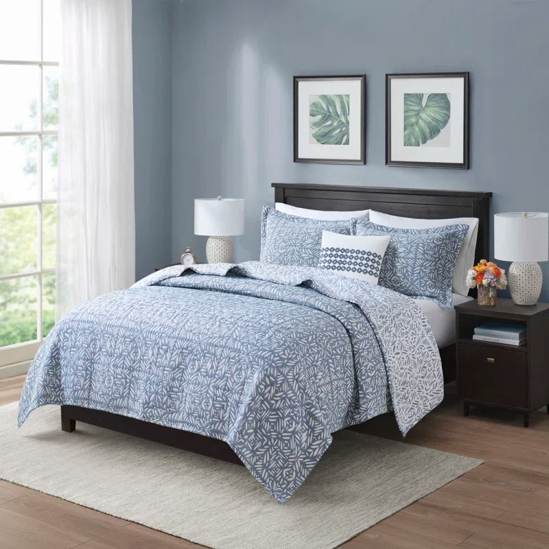 Madison Park Signature Harmony Oversized Reversible Matelasse Quilt Set with Throw Pillow