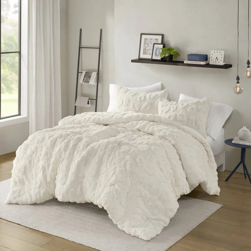 Intelligent Design Larissa Animal Chenille Comforter Set