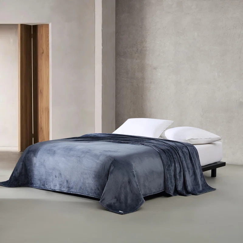 Calvin Klein Calvin Klein Core Plush Solid Reversible Blanket