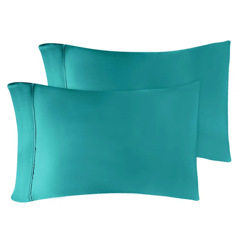 Superior Egyptian Cotton 300 Thread Count Solid Pillowcases (Set of 2)