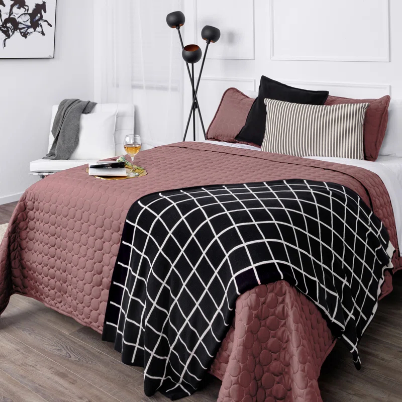 SouthShore Fine Linens Southshore Fine Linens Lightweight Oversized Reversible Quilt Set with shams