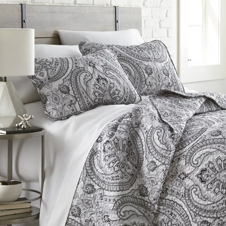 SouthShore Fine Linens Pure Melody Oversized Light-weight Paisley Quilt Set with matching shams